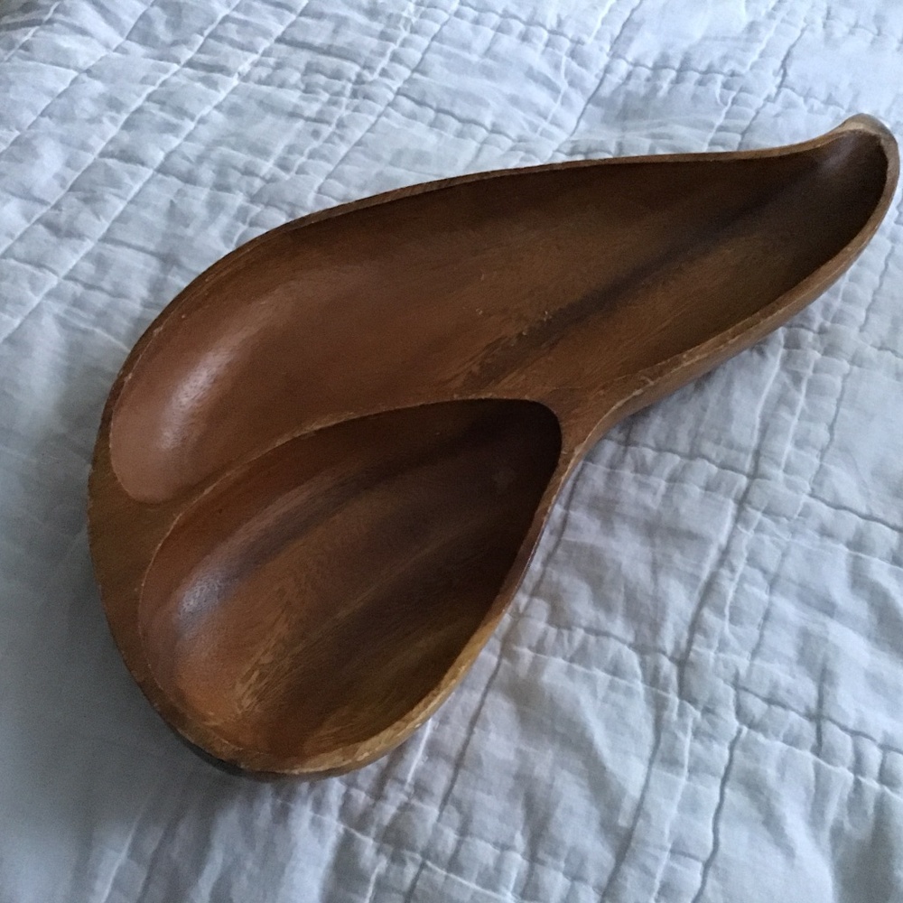 VINTAGE MONKEY POD WOOD TWO COMPARTIMENT/CANDY/CHIP & DIP BOWL